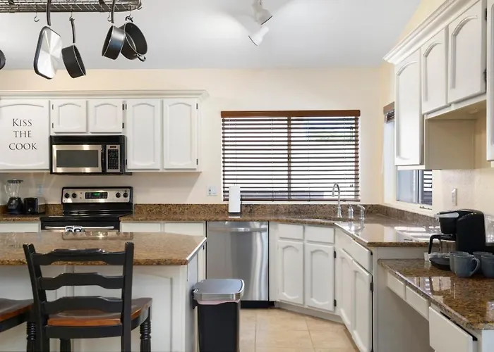 Extravagant 5bedroom-phoenix W Pool-kingbeds Holiday home